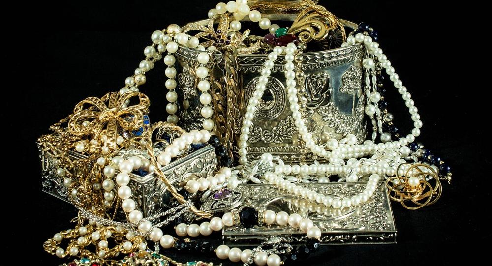 gold silver jewelry